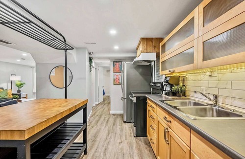 Northwest Calgary House | The Owlet NWCalgary QueenBD PrivateSuite