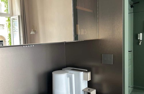 Vracar Apartment | Superstring Design Suite in Prime Location