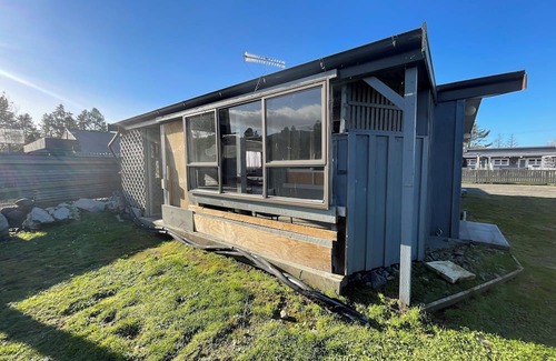 Tokaanu House | 100% mineral pools & chlorinated pool available. 30min drive to Whakapapa