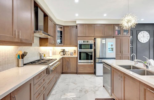 Stouffville House | Luxurious Master guest suite w/office space in Stouffville, Canada