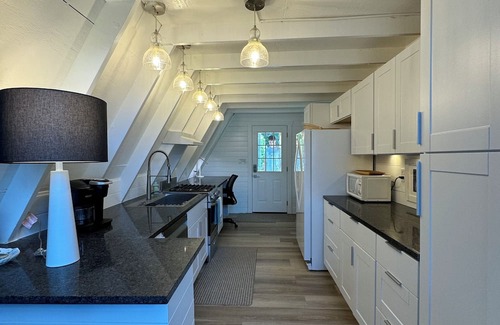 Carrabelle House | 2/2 A-Frame on Carrabelle River w/Private Dock, 3 mins to the Beach & Boat Ramps