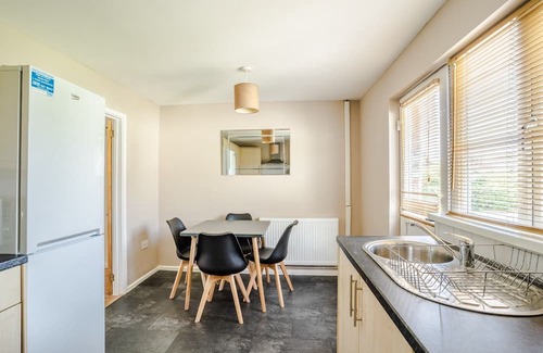 Pontlliw and Tircoed House | Parking, Smart TV in Each Room!