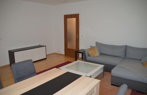 Neuhadern Apartment | Sunny quiet apartment with balcony - good transport connections - nice and quiet flat