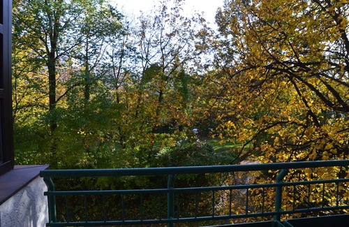Neuhadern Apartment | Sunny quiet apartment with balcony - good transport connections - nice and quiet flat