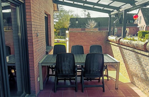 Wangerland House | Vacation home with dog in Wangerland - canine happiness & family time on the coast