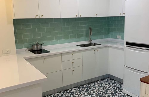 Daan Apartment | Chic Studio apartment with WiFi, AC near Jianguo Weekend Flower Market