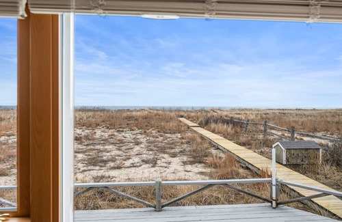 Sagamore Beach Cottage | Dog-friendly oceanfront 3-Bedroom Cottage with AC and Stunning Views