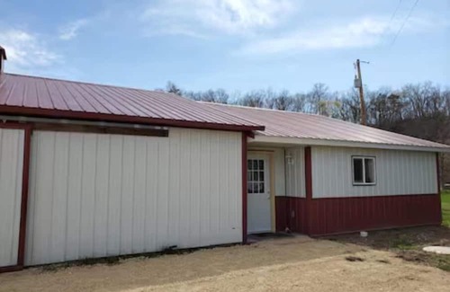 Arena House | Sugarland Suite - Cozy 1 BR on 10 acres on class 2 trout stream in Arena + WiFi