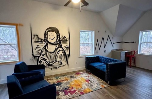 Red Hook Apartment | THE ARTIST’S LOFT- Peaceful 1-bedroom apartment in lovely Red Hook with AC, WiFi