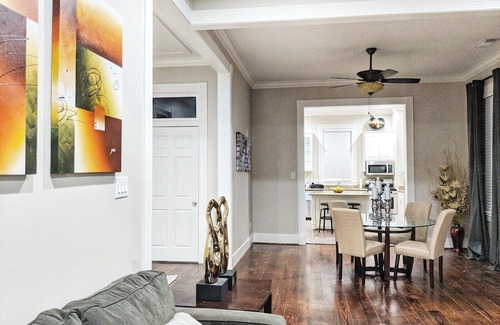 Washington Ave./ Memorial Park Cottage | Charming 2-bedroom cottage with WiFi, AC in amazing Houston