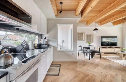 Alberta Arts District House | AlbertaArts Happy Place Townhome