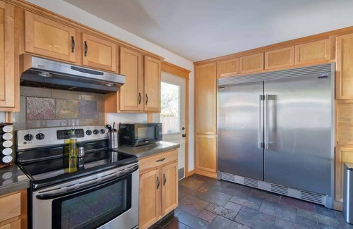 Alberta Arts District House | Alberta Arts Luxury, Sleeps 4, Walk Score 99