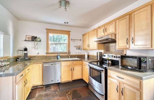 Alberta Arts District House | Alberta Arts Luxury, Sleeps 4, Walk Score 99