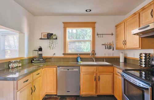 Alberta Arts District House | Alberta Arts Luxury, Sleeps 4, Walk Score 99