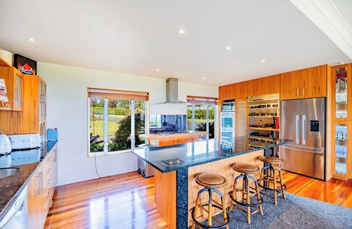 Clarks Beach House | Black Swan Retreat: Lifestyle Charm on a Budget