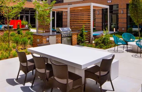 Jefferson Manor Condo | NEW! Bright & Cozy Condo Just Minutes from DC & Airport