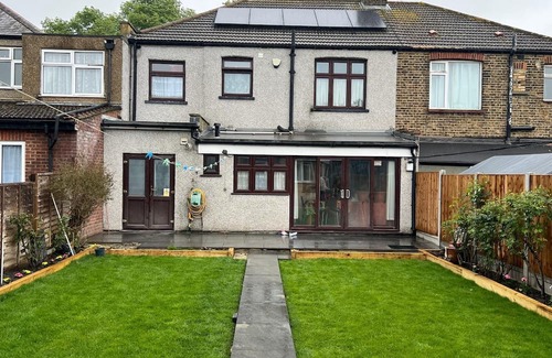 Mayfield House | Cosy Rooms within Family Home with shared facilities