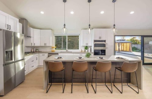 Poway House | San Diego Oasis, Pool, Yard & Sleeps 10!