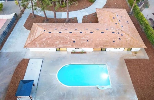 Poway House | San Diego Oasis, Pool, Yard & Sleeps 10!