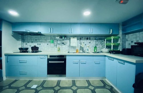 Eluan Apartment | Family Room with Bath