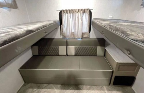 Jerusalem House | Cozy 2-bedroom RV in Serene Jerusalem with WiFi, AC, and plenty space to sleep