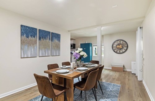 Westview Apartment | Bright & Stylish ATL 2BR Smart Entry, Free Parking, Close to Mercedes-Benz
