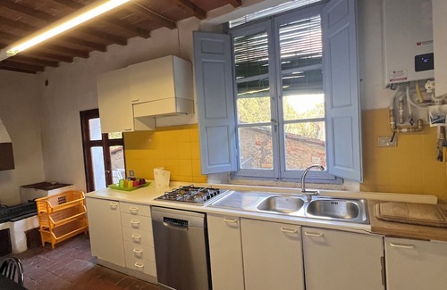 Pieve a Presciano Apartment | Apartment in hamlet with three large rooms and pool use