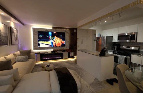 East Harlem Apartment | Modern 2BR w Fireplace & Fitness Lounge, Live Comfortably in East Harlem