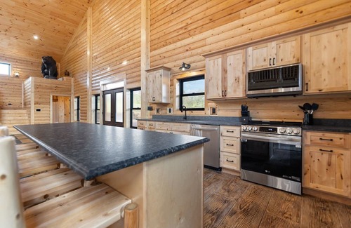 Harrodsburg Cabin | Shawnee Creek Bourbon Trail Chalet