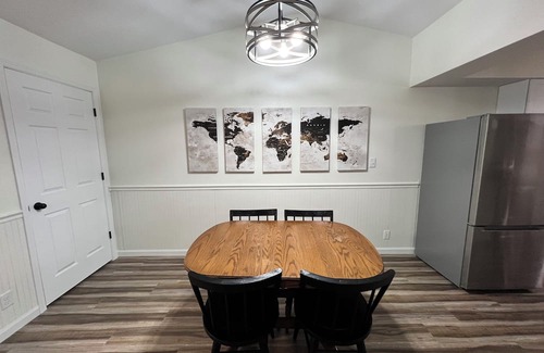 Coralville House | Charming 3-bedroom townhome in Coralville with WiFi