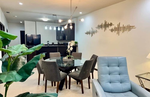 Mission Apartment | Lux Condo-3 bed pool and Jacuzzi