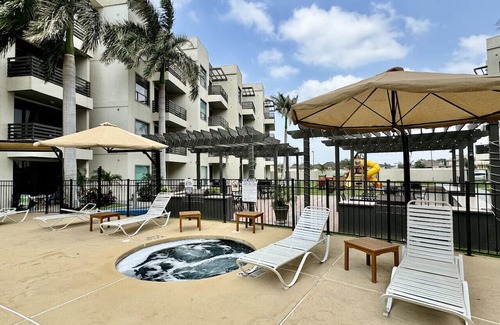Mission Apartment | Penthouse with Pool & Jacuzzi