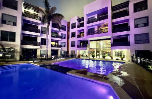 Mission Apartment | Penthouse with Pool & Jacuzzi