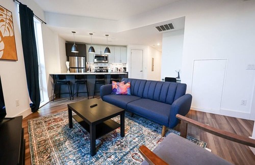 Brewerytown Apartment | Imagine a stylish escape in Glenwood, the epitome of urban luxury