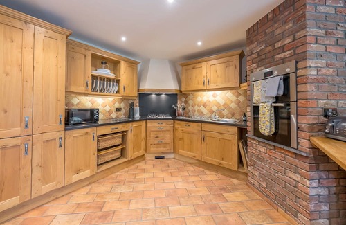 Glandyfi Cottage | Perfect Family Retreat near Beach & Pubs in Talybont | Yr-Hen-Ty-Coets