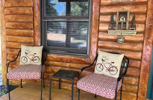 Gaylord House | Cabin 5464 - Pond View Log Cabin in Private Resort