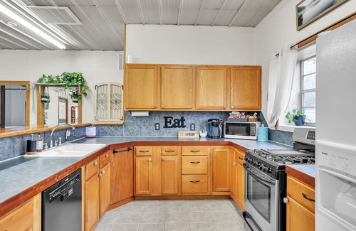 Stillwater House | NEW! HUGE Game-Room Style Barndo