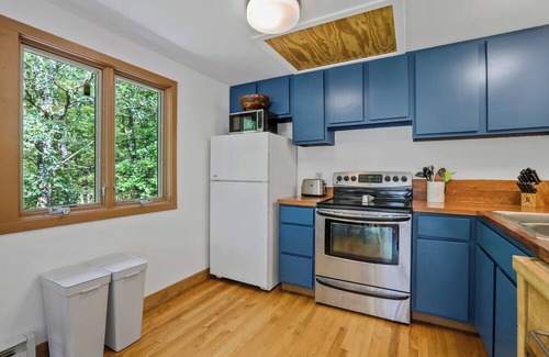 New Paltz House | 3-bedroom house bordering Mohonk preserve in New Paltz with WiFi, AC