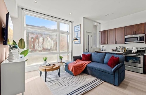 West Poplar House | 4BR - BSL Subway - Steps to Met - Family Friendly