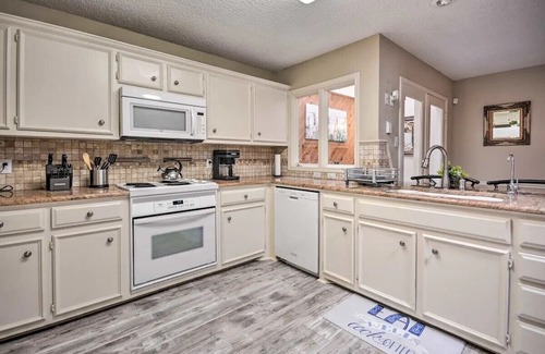 Lubbock House | Centrally Located 3BR/2BA Townhome, Cozy Fireplace, Smart TVs & Wi-fi Retreat!