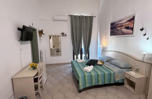 Brindisi Bed & Breakfast | At 100 meters from the brindisi train station cheap and cozy