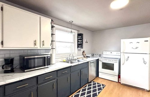 Buffalo House | 511) Cozy 3 bedroom by Niagara Falls