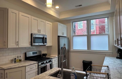 NoMa House | 3-bedroom house in brilliant Washington with WiFi, AC. Close to two metro stops,