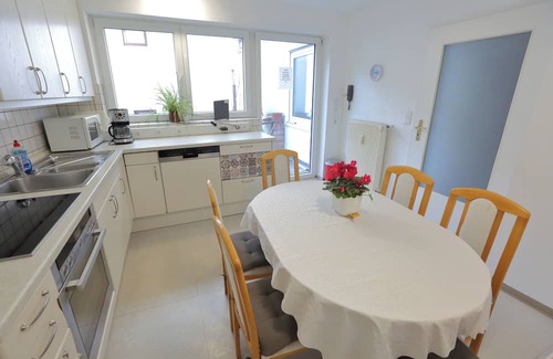 Rhein-Erft-Kreis District Apartment | City Apartment 12b - Located right next to the pedestrian zone and Brühl Palace Park