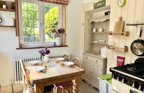 Ryde House | Adjoining dog-friendly stone cottages with gardens and parking