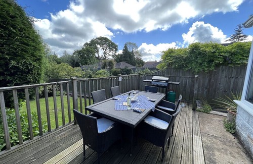 Ryde House | Adjoining dog-friendly stone cottages with gardens and parking