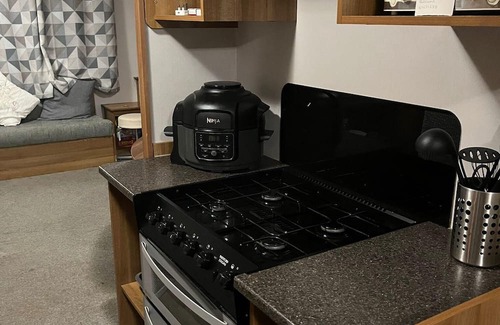Clacton-on-Sea House | Superb 8 berth caravan with free WiFi at Highfield Grange ref 26706WR