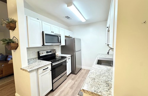 Northwest Pensacola Apartment | Pensacola Modern Farmhouse Stay