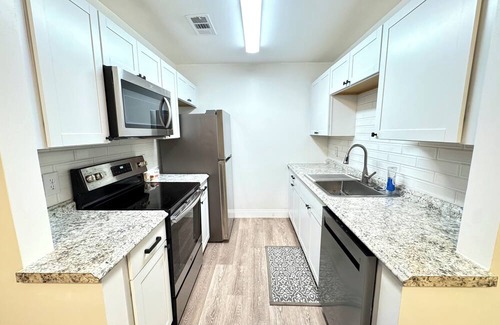 Northwest Pensacola Apartment | Pensacola Modern Farmhouse Stay