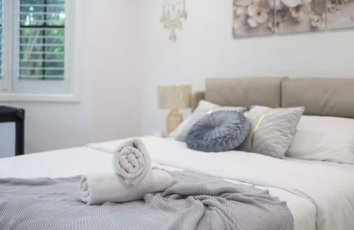 Castle Hill House | Charming 4-bedroom house with AC, WiFi in tranquil Castle Hill